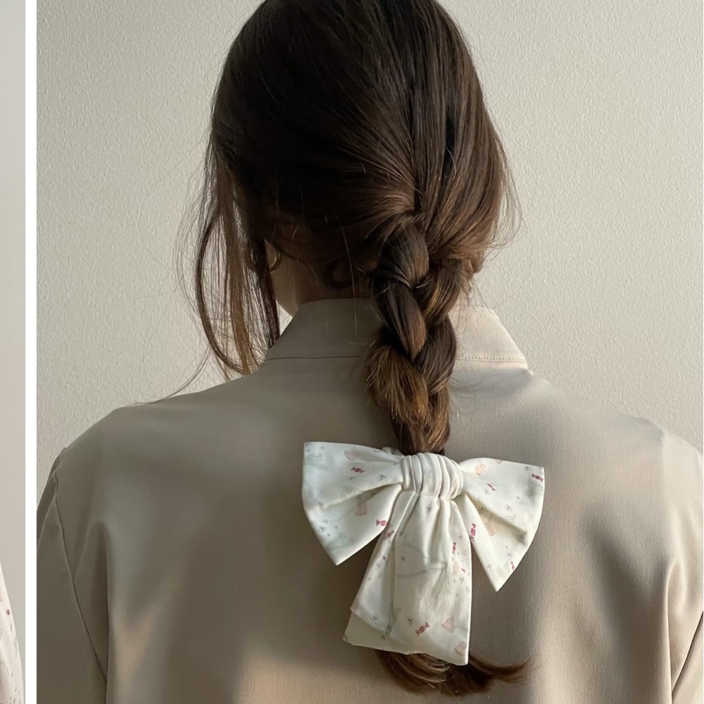 Djerf Avenue x Sofia Richie Grainge go slow scrunchie in holiday bow print 🎀